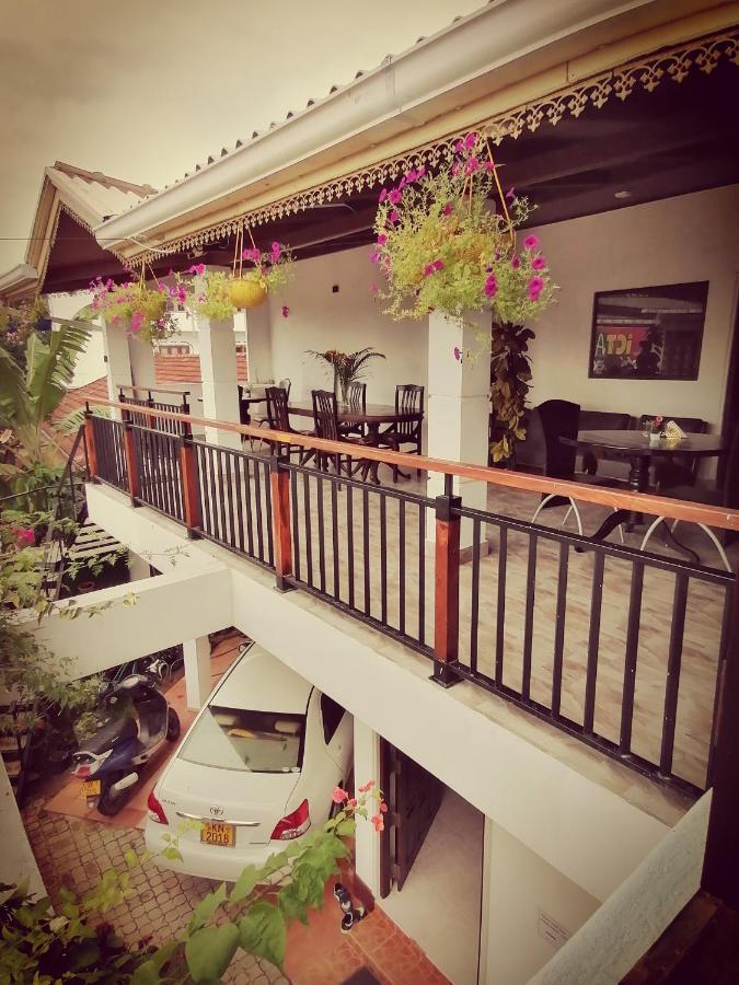 Home Living Unit Galle Exterior foto