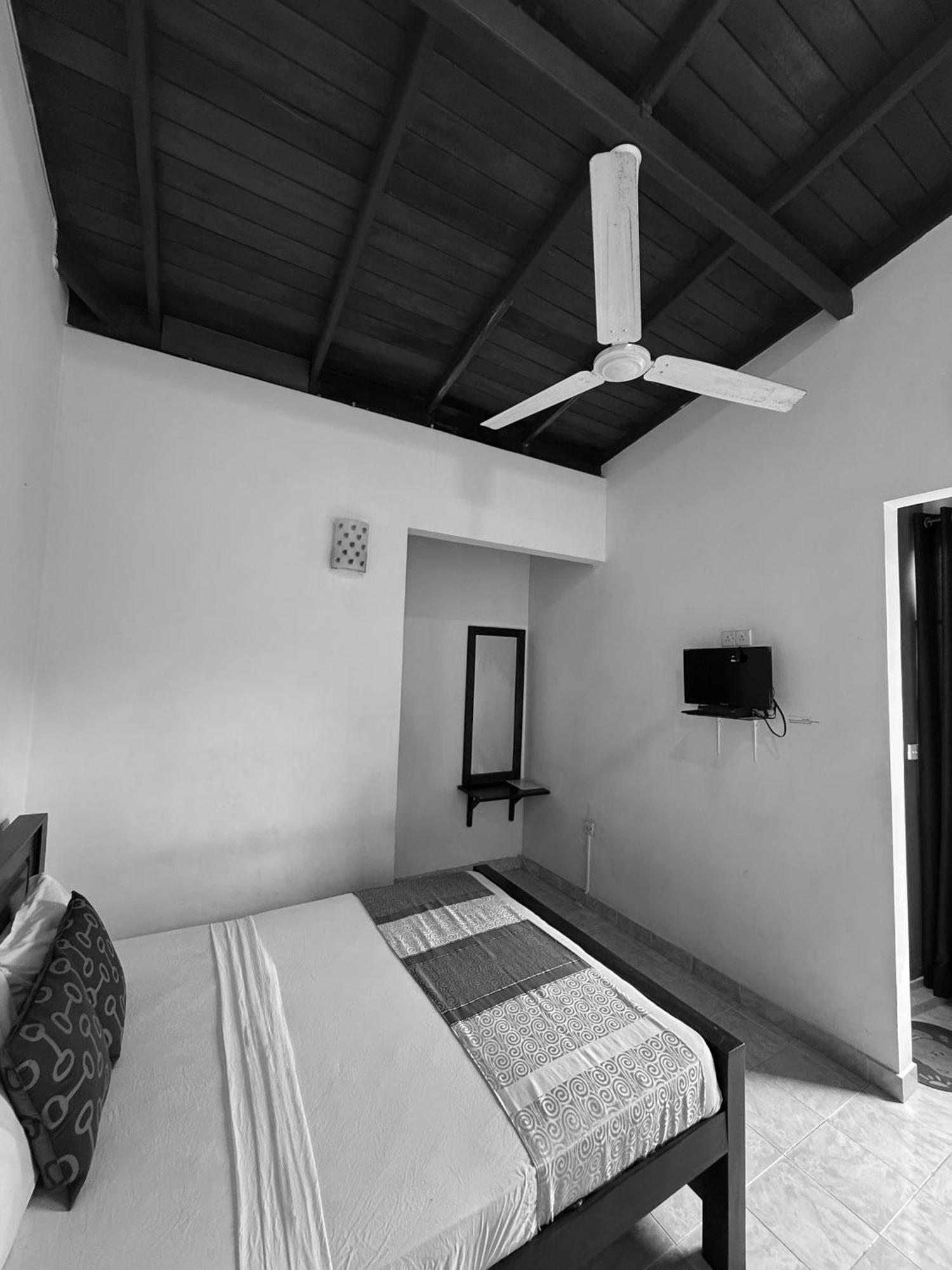 Home Living Unit Galle Exterior foto